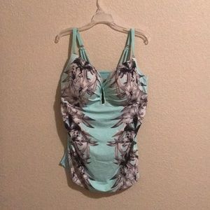 Lane Bryant Tankini Top. EUC. 38G. Built in bra.
